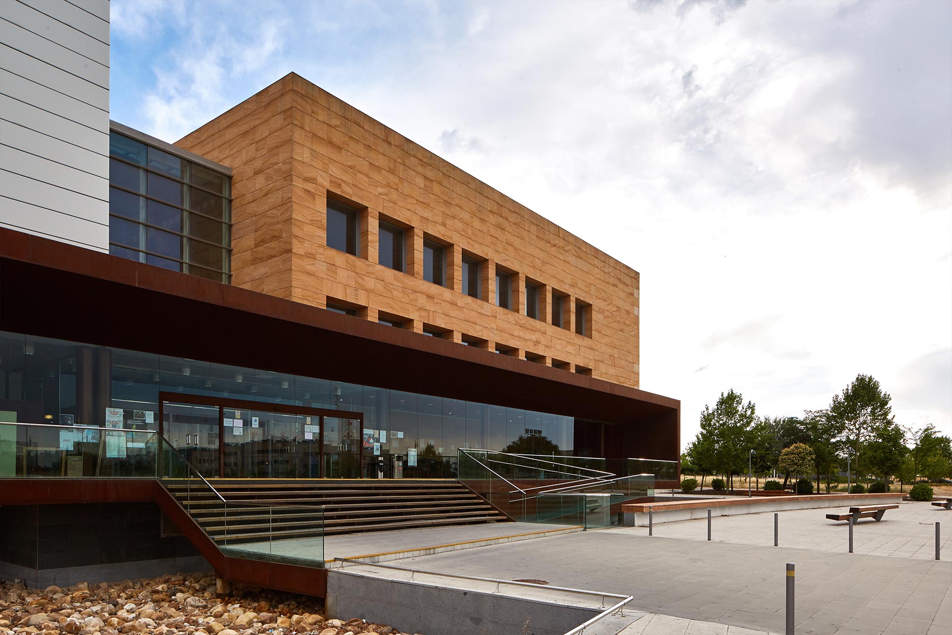ARENISCA_TEKA_BILBIOTECA_UNIVERSIDAD_FUENLABRADA-(1)