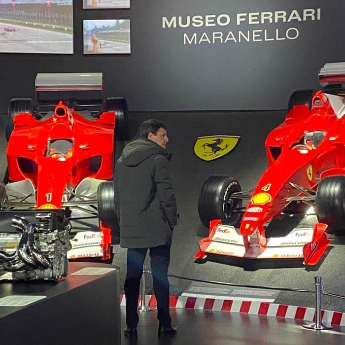 carlos mendes diretor cupa stone portugal no museu ferrari italia